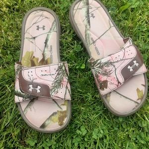 Under armour Slides!!
